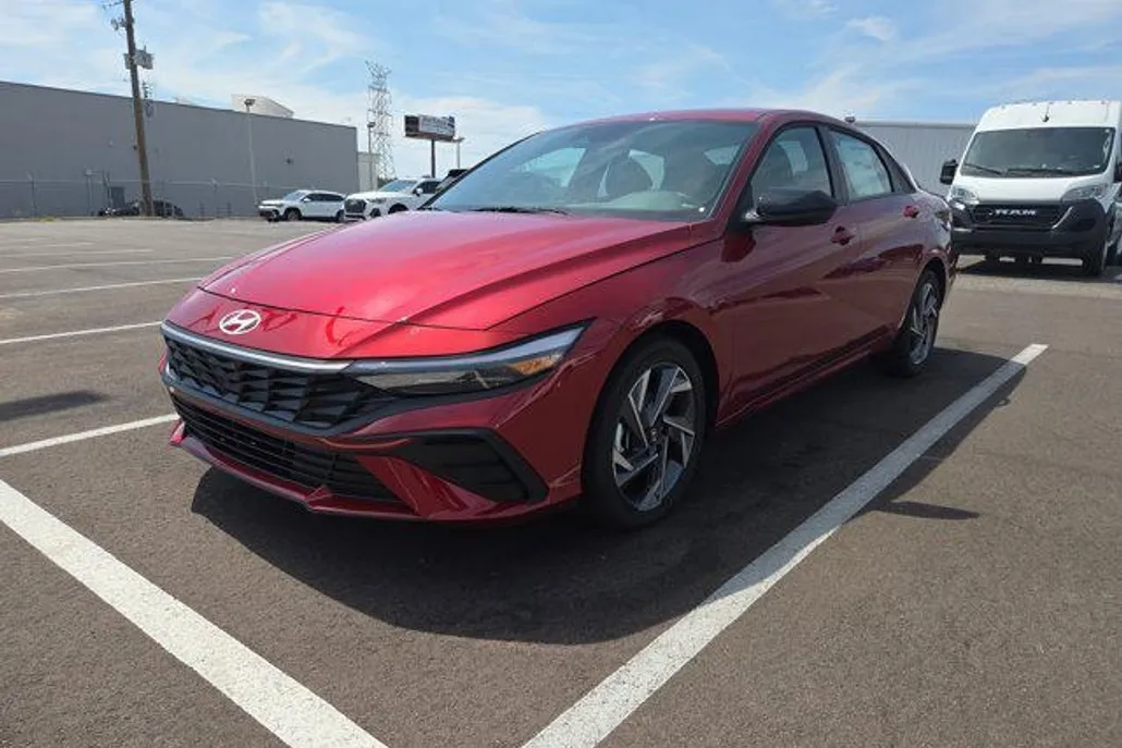 2025 Hyundai Elantra SEL Sport photo 1