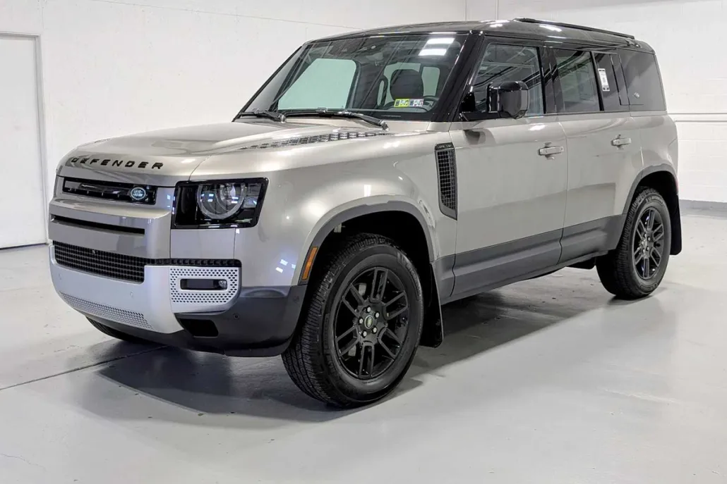 2024 Land Rover Defender S photo 1