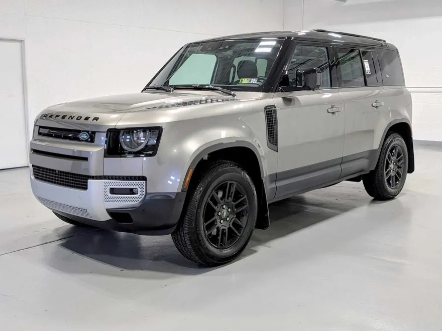 2024 Land Rover Defender S photo 1