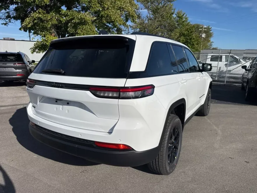2025 Jeep Grand Cherokee Altitude photo 1