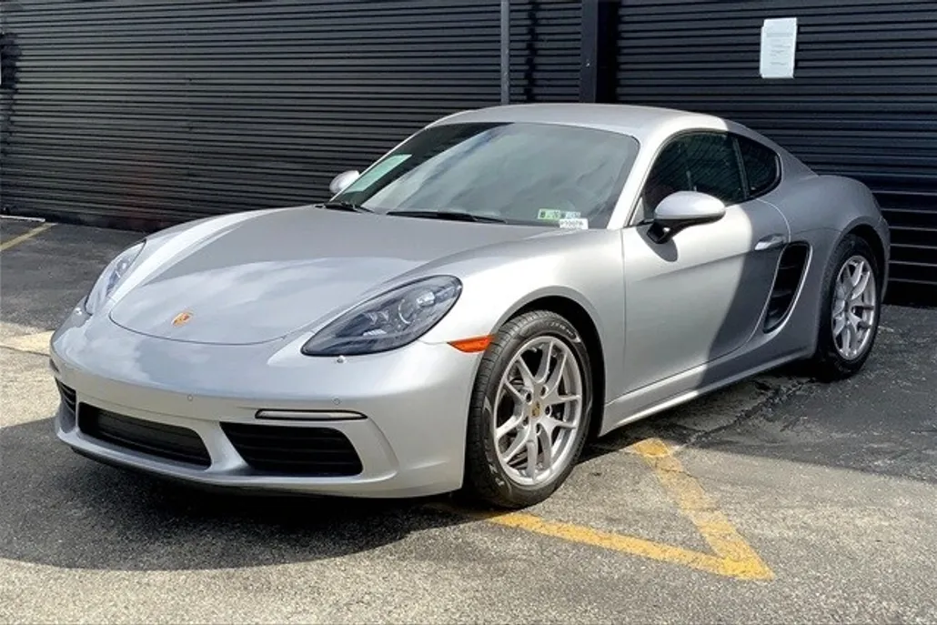 2024 Porsche Cayman photo 1