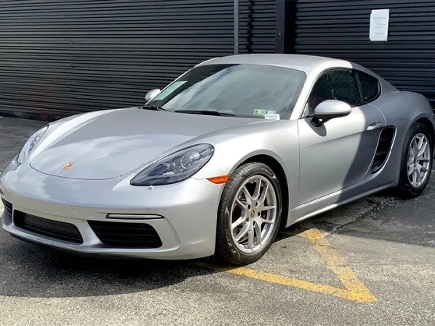 2024 Porsche Cayman photo 1