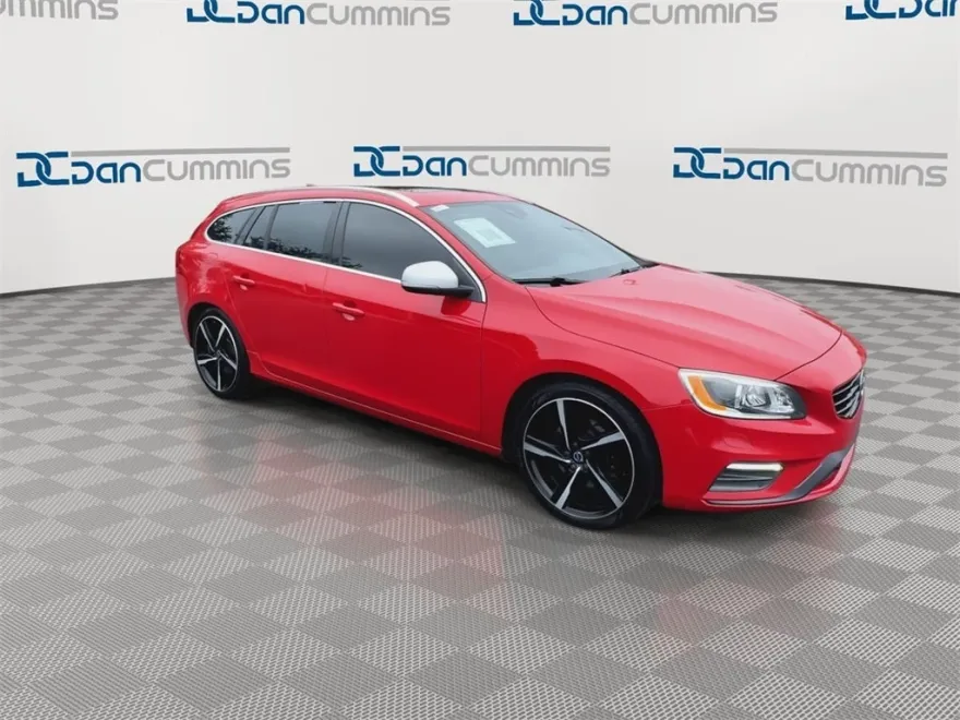 2016 Volvo V60 T6 R-Design photo 1