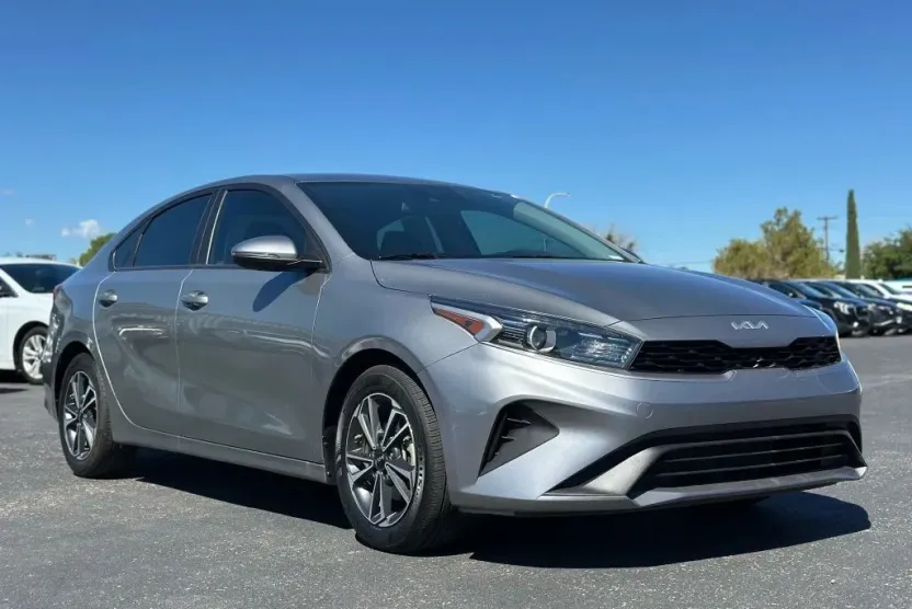 2024 Kia Forte LXS photo 1