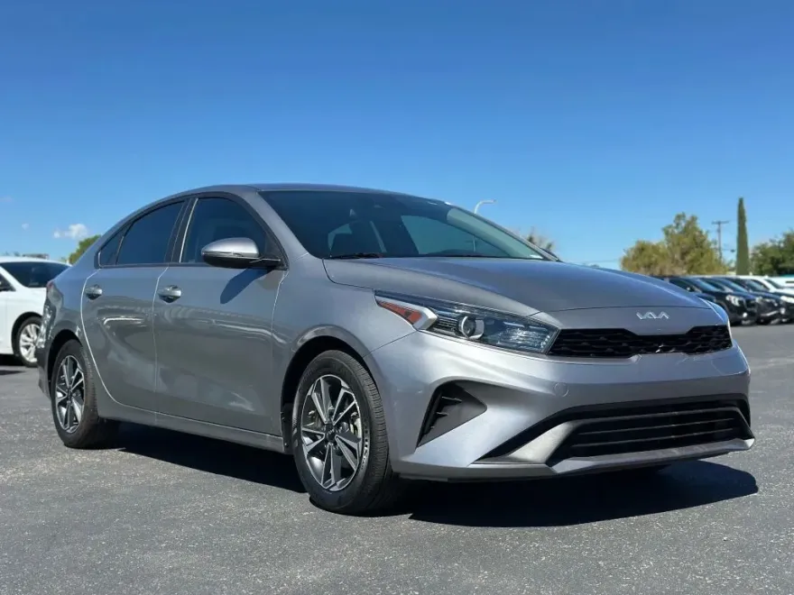 2024 Kia Forte LXS photo 1