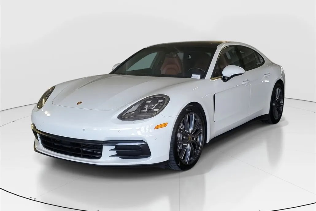 2018 Porsche Panamera 4 photo 1