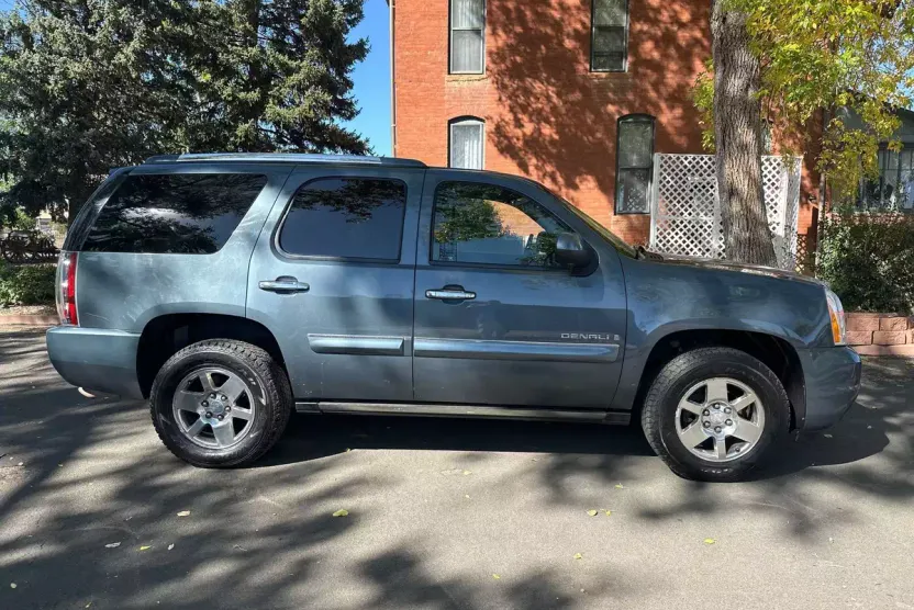 2008 Gmc Yukon Denali photo 1