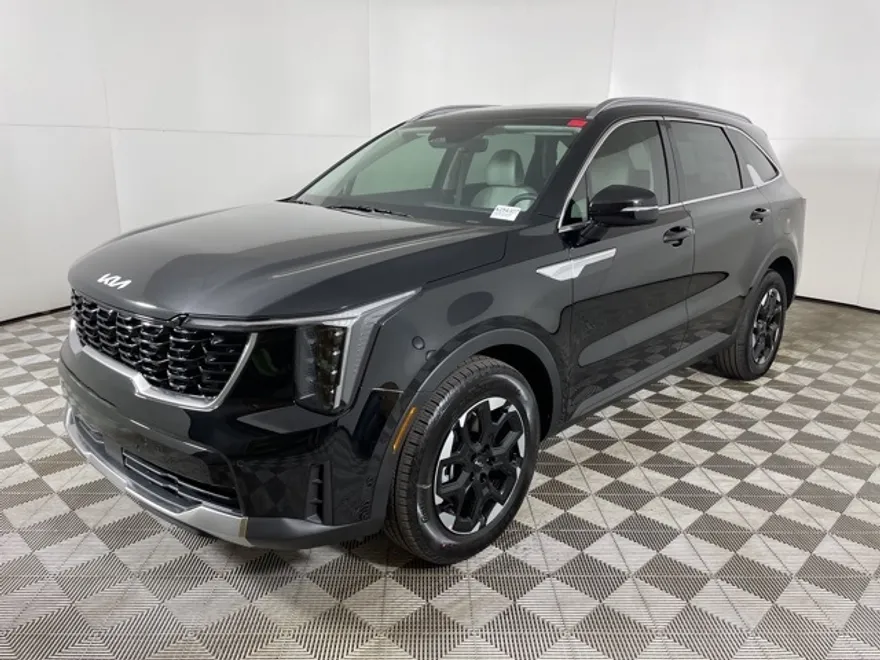 2025 Kia Sorento S photo 1