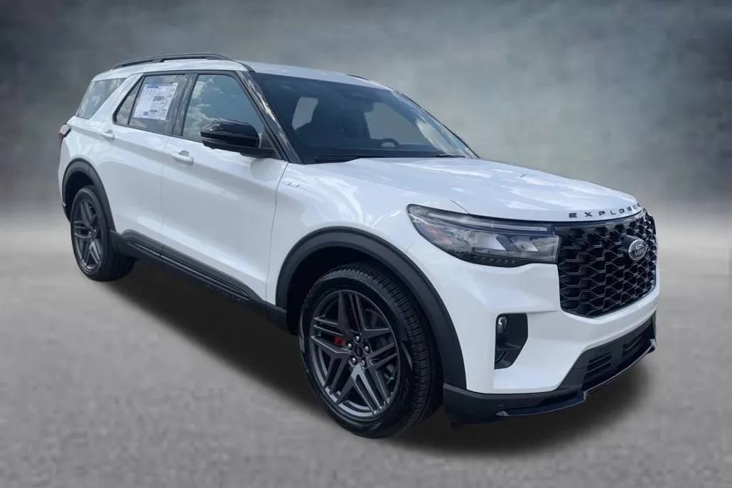 2025 Ford Explorer ST-Line photo 1
