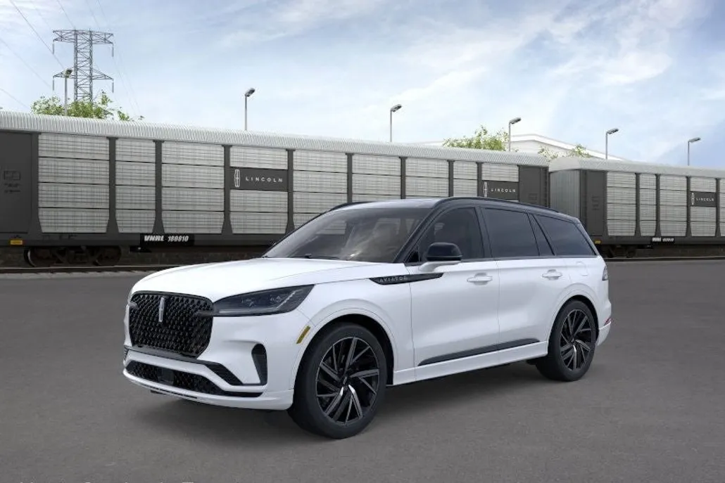2025 Lincoln Aviator Black Label photo 1