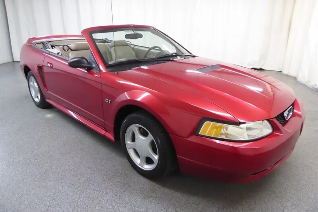 2000 Ford Mustang GT Convertible photo 1