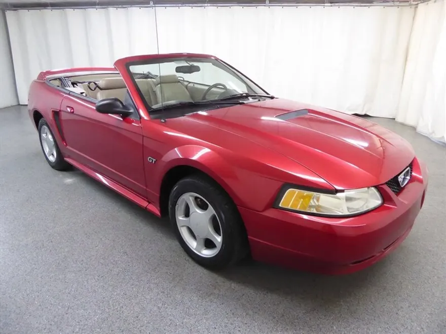 2000 Ford Mustang GT Convertible photo 1