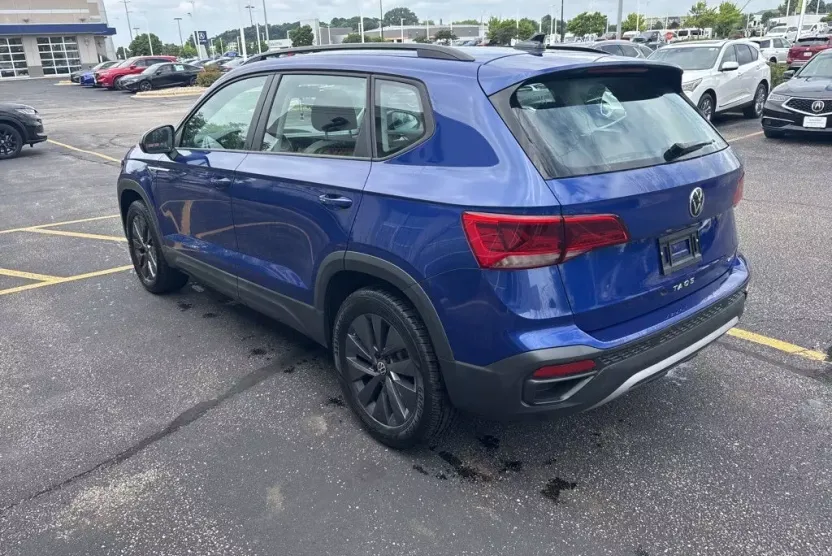 2022 Volkswagen Taos S photo 1
