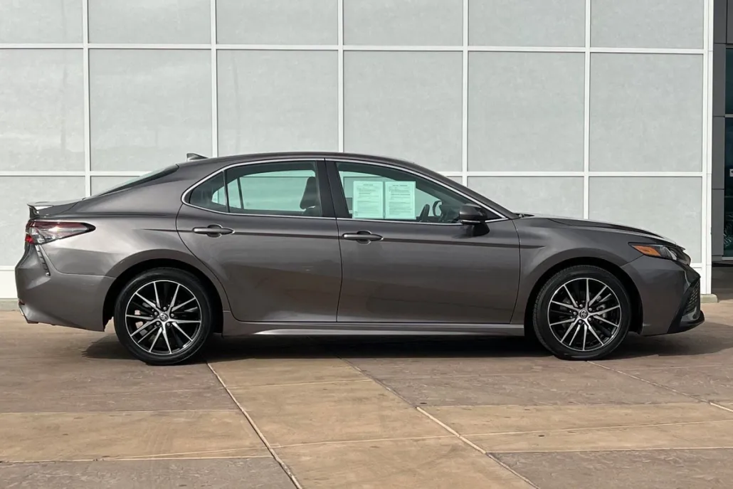 2024 Toyota Camry SE photo 1