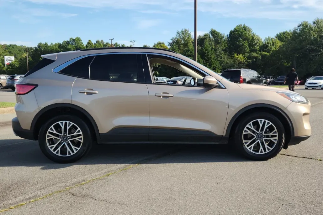 2020 Ford Escape SEL photo 1