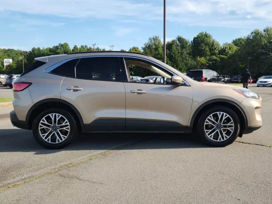 2020 Ford Escape SEL photo 1