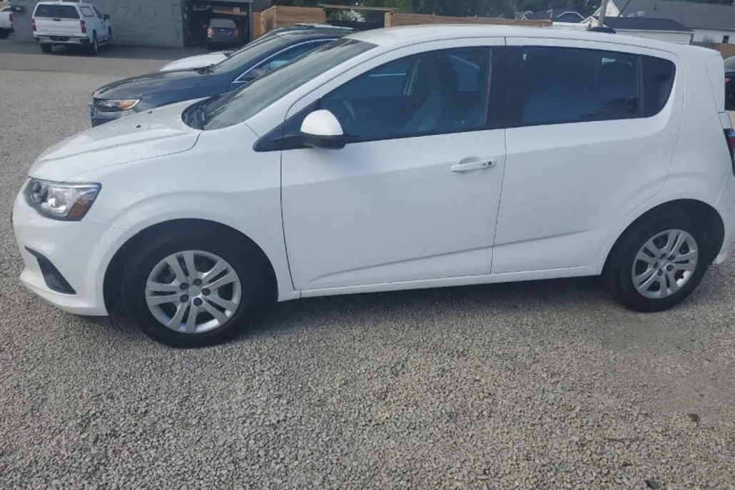 2020 Chevrolet Sonic LT photo 1