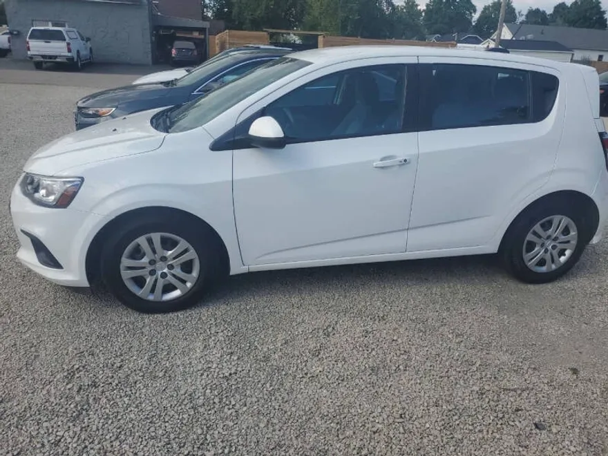 2020 Chevrolet Sonic LT photo 1