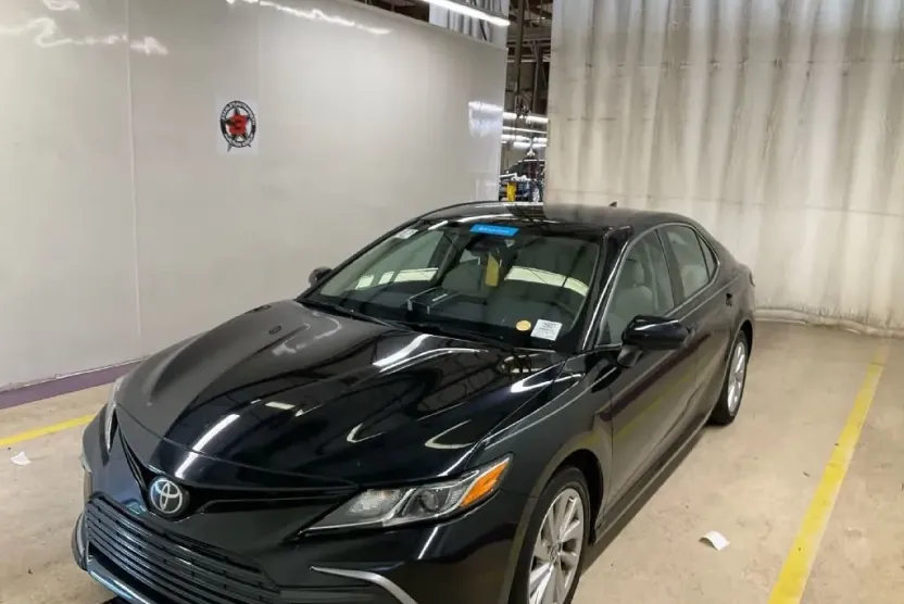 2021 Toyota Camry LE photo 1