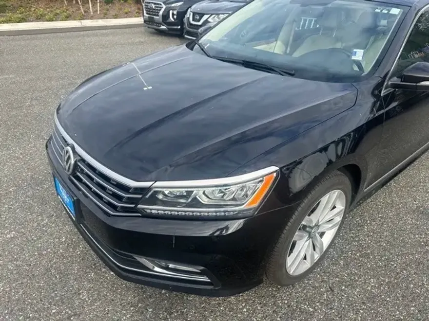 2017 Volkswagen Passat SE photo 1