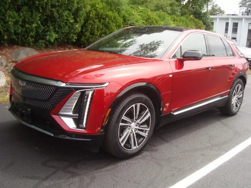 2024 Cadillac Lyriq Luxury photo 1