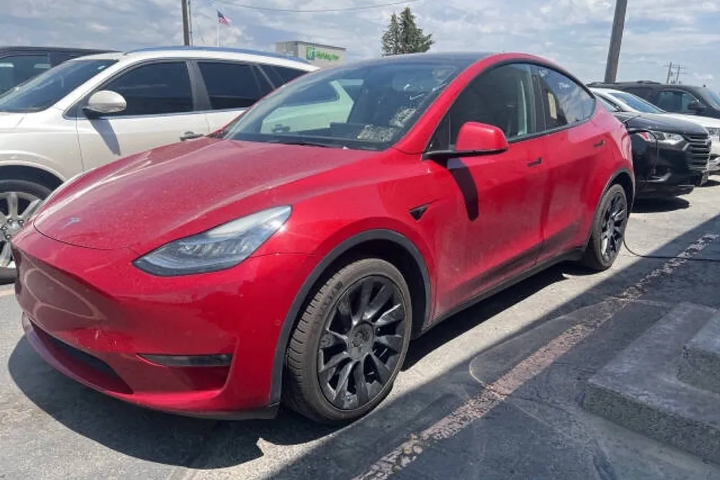 2022 Tesla Model Y Long Range photo 1