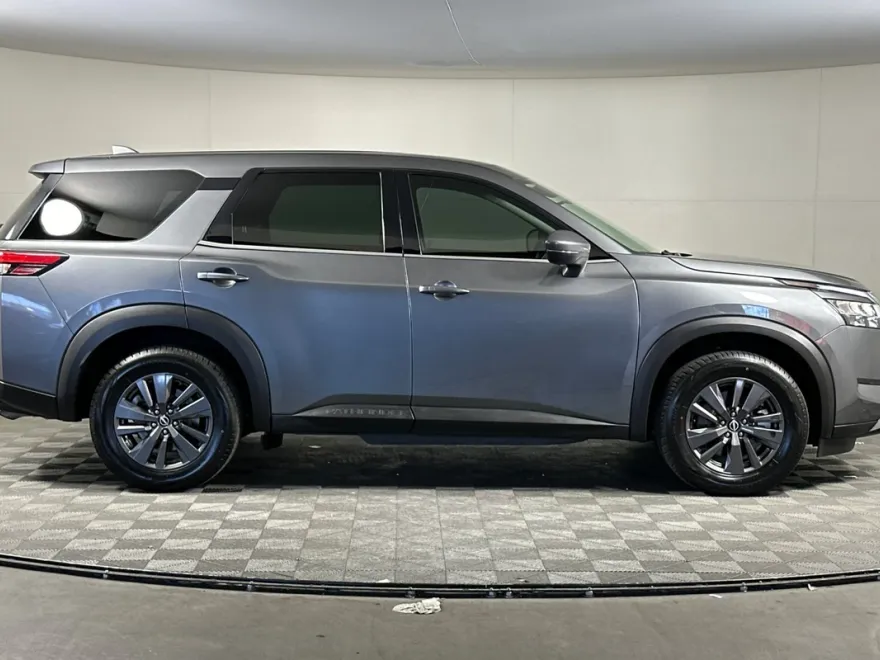 2022 Nissan Pathfinder S photo 1