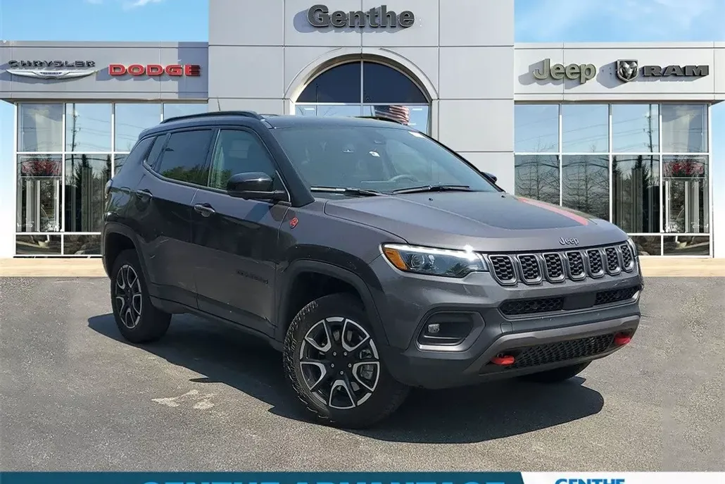 2024 Jeep Compass Trailhawk photo 1