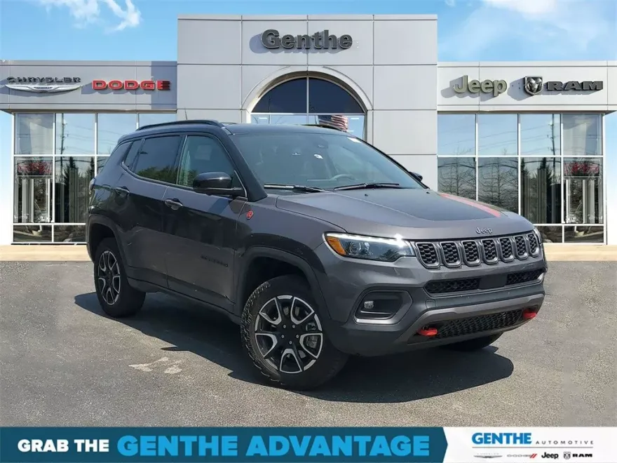 2024 Jeep Compass Trailhawk photo 1