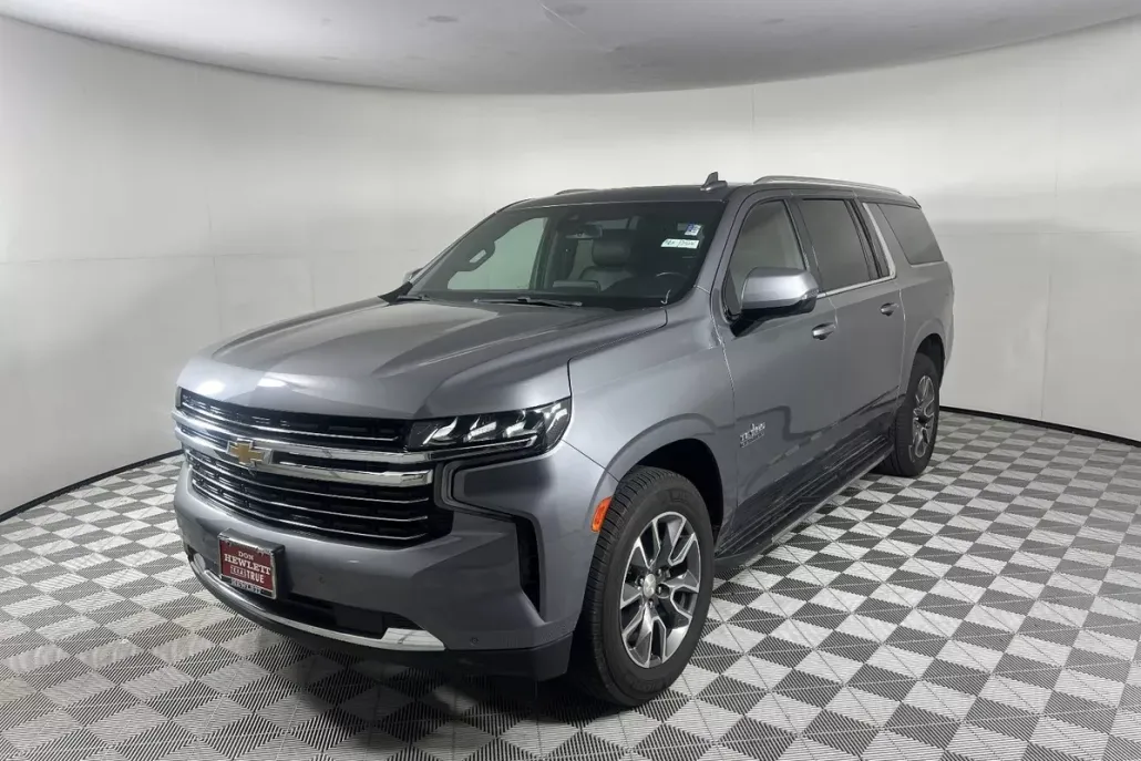 2021 Chevrolet Suburban LT photo 1