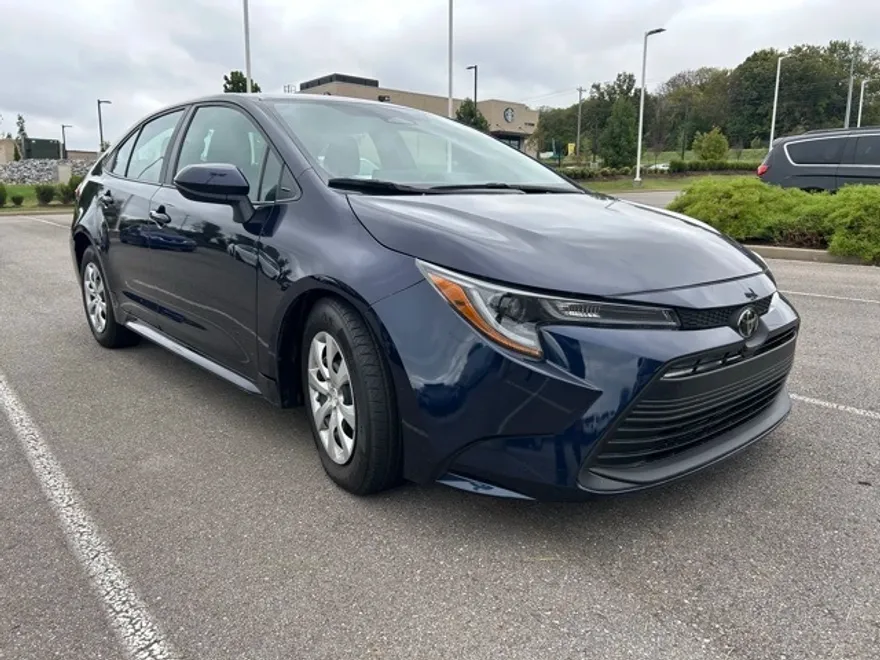 2024 Toyota Corolla LE photo 1