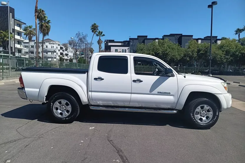 2005 Toyota Tacoma Double Cab PreRunner photo 1