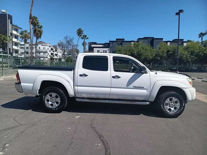 2005 Toyota Tacoma Double Cab PreRunner photo 1