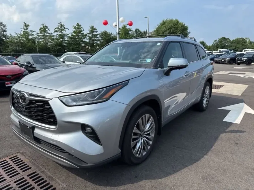 2023 Toyota Highlander Platinum photo 1