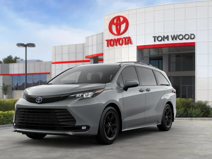 2025 Toyota Sienna Woodland Edition photo 1