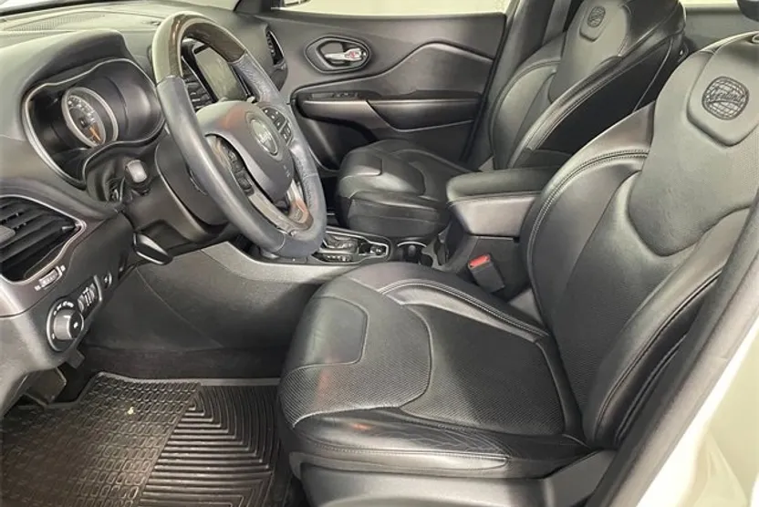 2019 Jeep Cherokee Overland photo 1