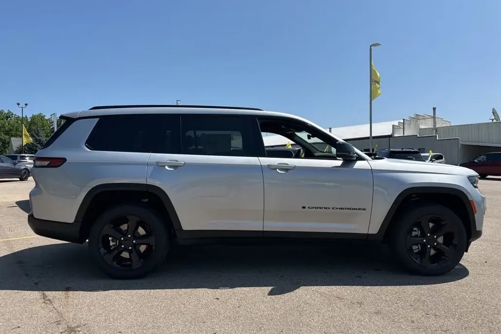 2025 Jeep Grand Cherokee Altitude X photo 1