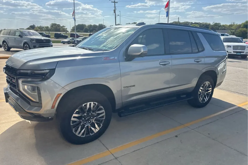 2025 Chevrolet Tahoe Z71 photo 1
