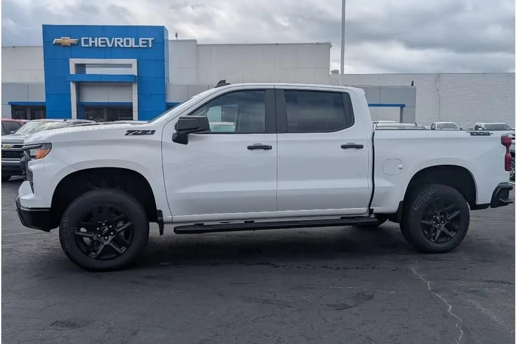 2025 Chevrolet Silverado 1500 Custom Trail Boss photo 1