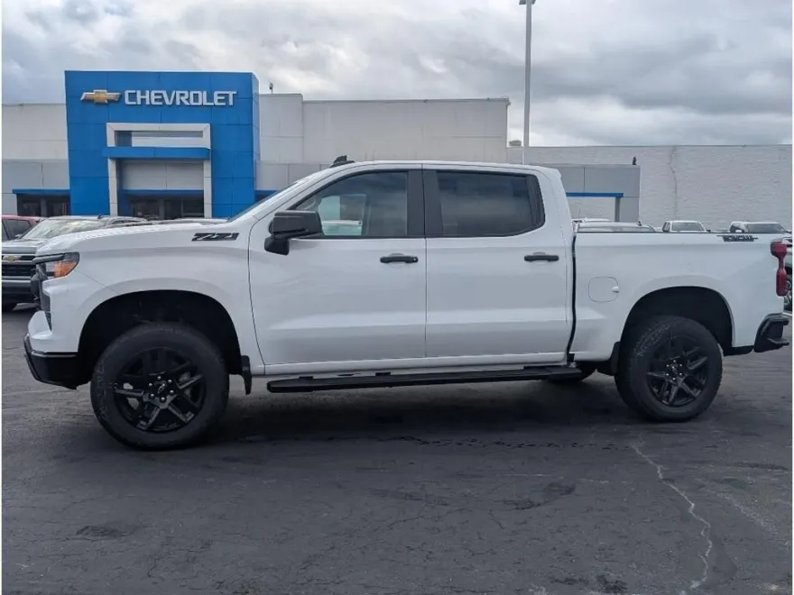 2025 Chevrolet Silverado 1500 Custom Trail Boss photo 1