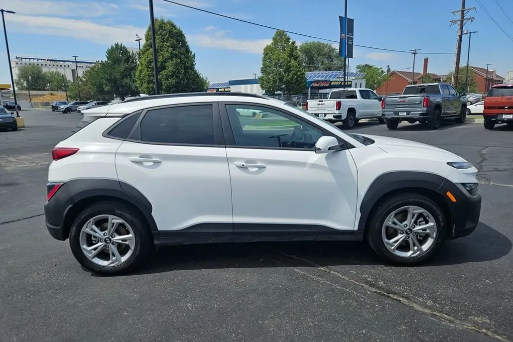 2023 Hyundai Kona SEL photo 1