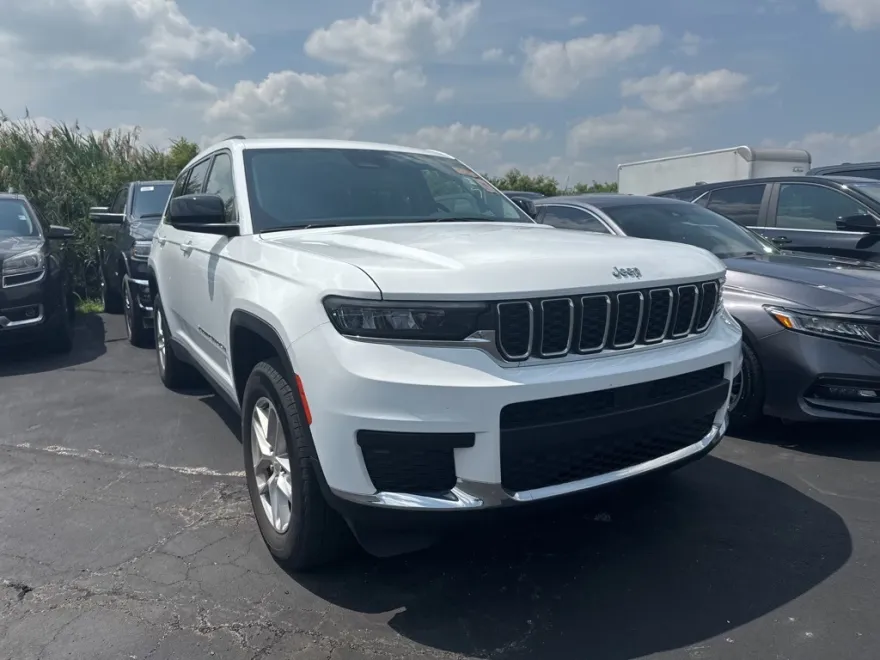 2023 Jeep Grand Cherokee Laredo photo 1