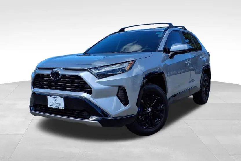 2022 Toyota RAV4 Hybrid SE photo 1
