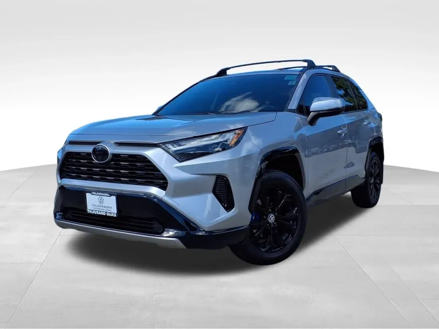 2022 Toyota RAV4 Hybrid SE photo 1