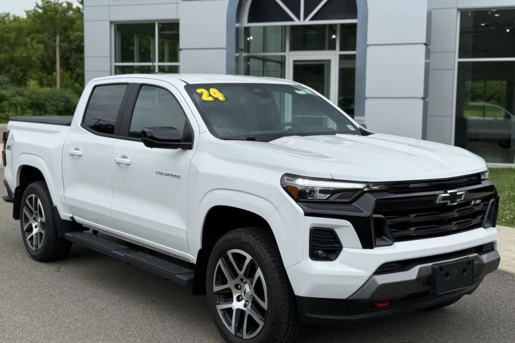 2024 Chevrolet Colorado Z71 photo 1