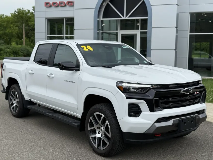 2024 Chevrolet Colorado Z71 photo 1