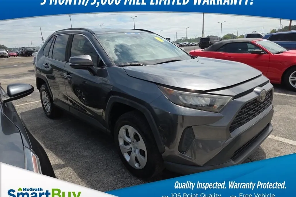 2019 Toyota RAV4 LE photo 1