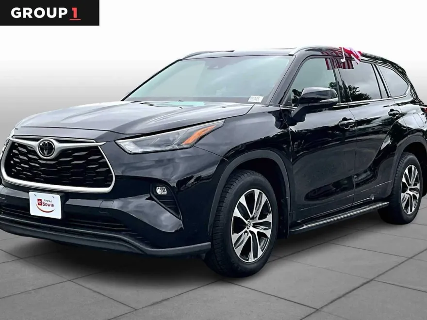2022 Toyota Highlander XLE photo 1