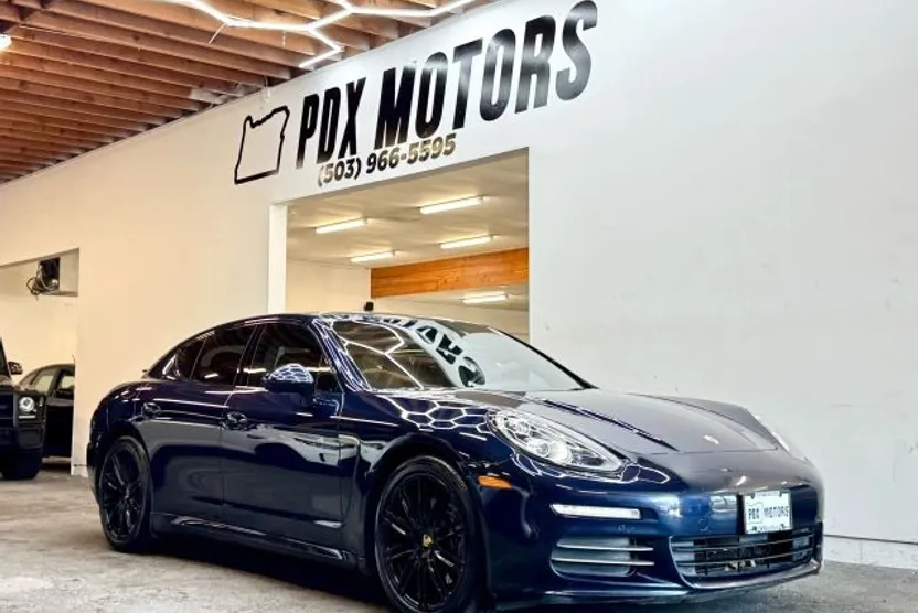 2016 Porsche Panamera Base photo 1