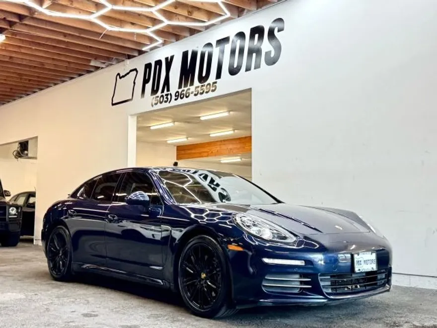 2016 Porsche Panamera Base photo 1